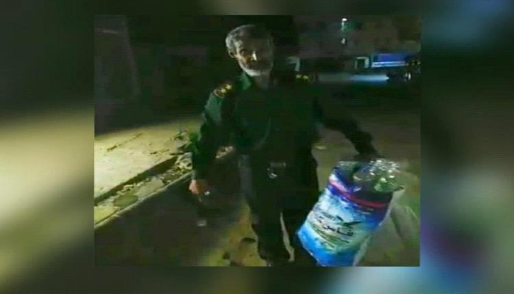 نقيب في البحث الجنائي يجمع العلب الفارغة لإعالة أسرته.. صدمة عارمة تفجّر غضباً شعبياً
