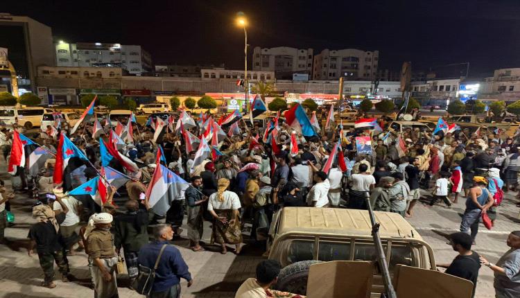 موكب أبناء شبوة يصل ساحة العروض بعدن للمشاركة في مليونية "الجيش الجنوبي"
