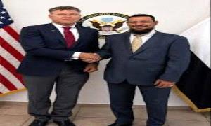 محافظ عدن يبحث في الرياض مع القائم بأعمال السفير الأمريكي أمن العاصمة وتهديدات الملاحة الدولية