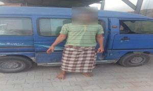 الأجهزة الأمنية تضبط باصاً مسروقاً وتُلقي القبض على المتهم في رأس العارة