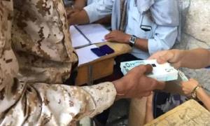 الجنود الوهميون يفجّرون ملف الرواتب في تعز ومأرب.. اتهامات بوجود منظومة فساد