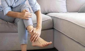 8 علامات تحذيرية.. جلطة الساق قد تصل للقلب والرئة