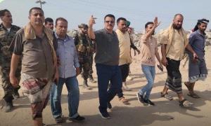 مدير عام البريقة يشدد على رفع المخلفات من مجرى السيل بالحسوة