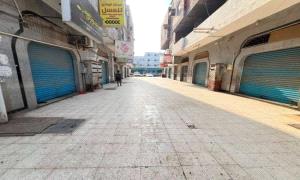 عدن.. تواصل العصيان المدني السلمي لليوم الثالث وسط مطالب بتحسين الخدمات وصرف المرتبات