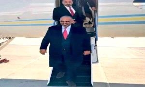 الرئيس الزبيدي يصل الى روسيا
