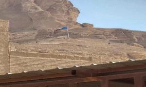 ثوار شباب حضرموت يدينون إنزال قوات "درع الوطن" لعلم الجنوب في جبال سيئون ويحذرون من التداعيات
