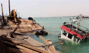 مدير ميناء المخا: الميليـ,ـشيا الحـ,ـوثية أمطرت المنشأة بـ25 صـ,ـاروخاً وتسببت بشلل تجاري تام