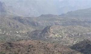 مأساة جديدة في الأزارق.. طفل يلقى حتفه سقوطًا من جبل أثناء رعي الأغنام