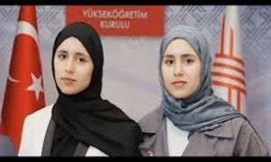 توأمتان يمنيتان تحصدان المركزين الأول والثاني في الهندسة بجامعة إسطنبول أيدن