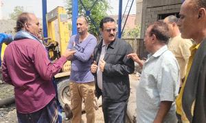 مدير عام البريقة يوجه بمعالجة طفح مياه الصرف الصحي بمدينة الشعب
