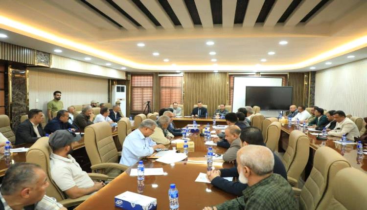 محافظ عدن يرأس اجتماعًا للمكتب التنفيذي ويؤكد على رفع وتيرة الأداء في مختلف القطاعات
