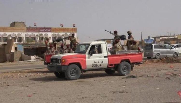 القاعدة تستحوذ على أسلحة الإخوان في حضرموت عقب نهب المعسكرات