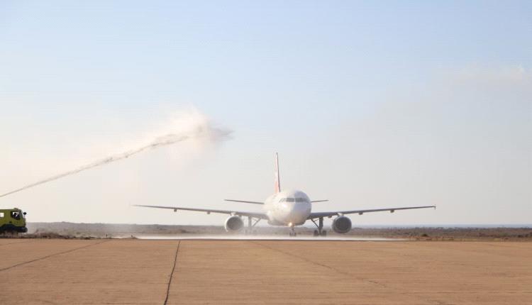 مطار سقطرى يستقبل أولى رحلات الخط الدولي الجديد بين جدة وسقطرى
