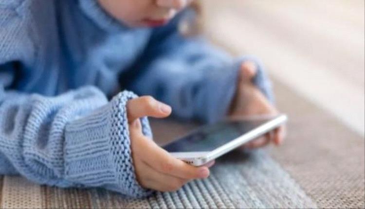 مخاطر استخدام الأطفال الهاتف المحمول