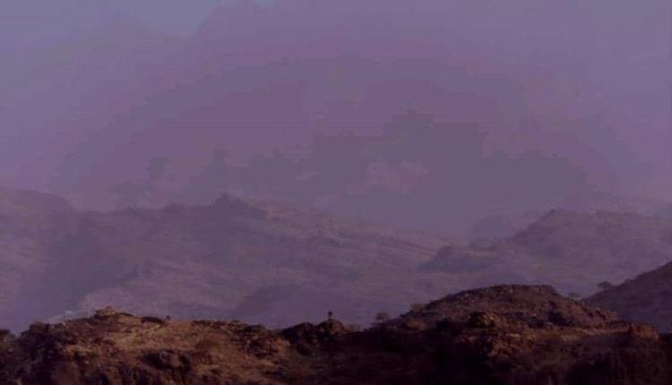 قواتنا المسلـ.ـحة تستهدف مواقع مليشـ.ـيا الحو.ثي وتدمّر آلية عسكرية في جبهة حمالة