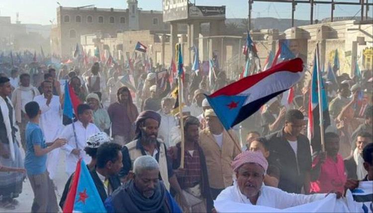 حضور جماهيري مهيب في مسيرة «الثبات والصمود» بسيئون