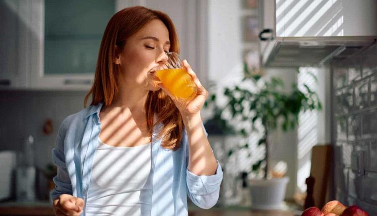عصير الفاكهة اليومي قد يرفع خطر الإصابة بسرطان الثدي ..