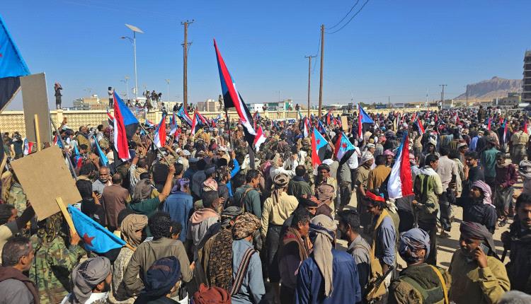 شبوة تحيي الذكرى الـ59 ليوم الشهيد الجنوبي بحشد جماهيري في عتق وتؤكد ثباتها على تفويضها للرئيس الزُبيدي(بيان)