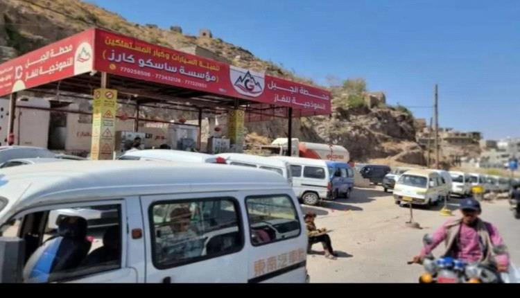 طوابير الغاز تعاود الظهور في تعز وسط انشغال الإخـ.ـوان بنكبة فبراير
