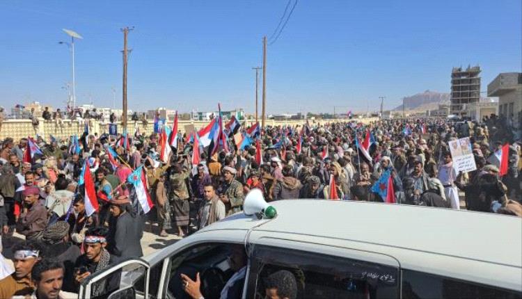 جماهير شبوة تتحدى القمع والإرهـ.ـاب وتجدد الولاء للجنوب وقيادته السياسية