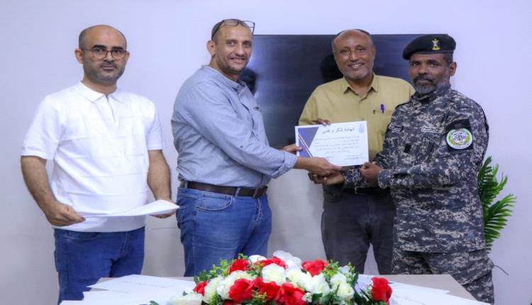 مؤسسة مياه عدن تكرم أفراد قوات حرس المنشآت نظير جهودهم في تأمين مبنى المؤسسة 