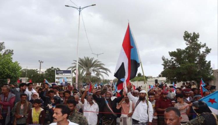 توافد جماهيري واسع في زنجبار للمشاركة في فعالية «الثبات والوفاء» السلمية

