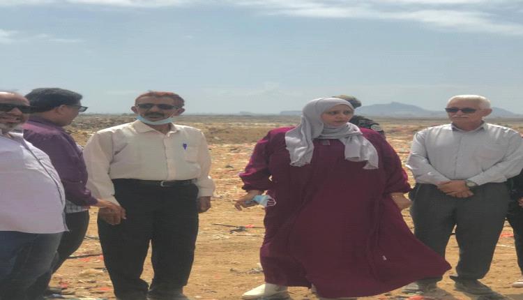 إتلاف 300 طن من الكلينكر في عدن بقرار قضائي ضمن إجراءات حماية المستهلك
