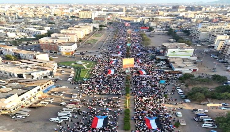 جماهير شعب الجنوب تجدد العهد والوعد للرئيس القائد "عيدروس الزُبيدي"