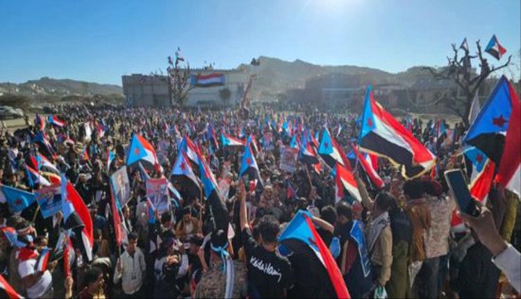 أبناء الضالع يواصلون الزحف إلى مليونية «الثبات والصمود» دعمًا للانتقالي وتجديدًا للتفويض للزُبيدي

