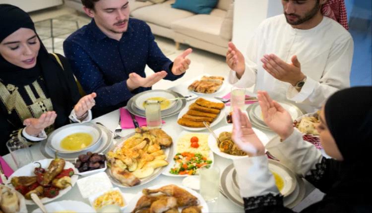 علماء : الفيزياء تفسر خمول ما بعد الإفطار الرمضاني