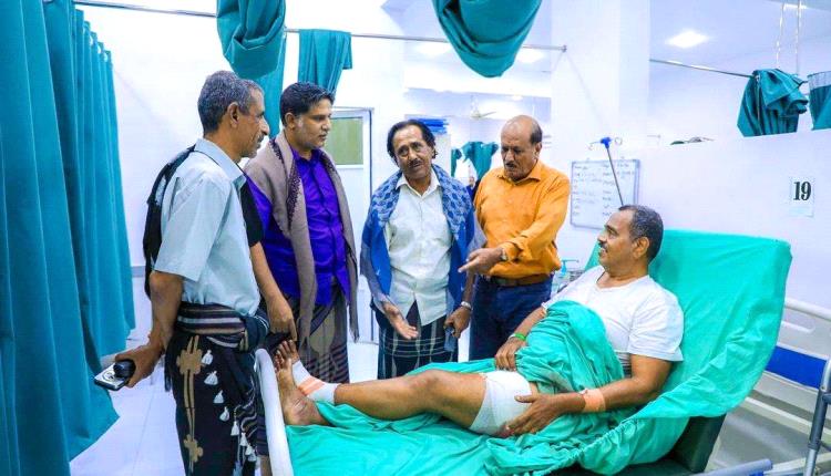 هرهرة يتفقد جرحى ومصابي تظاهرة معاشيق ويؤكد على حق التظاهر السلمي ويستنكر قمع المتظاهرين