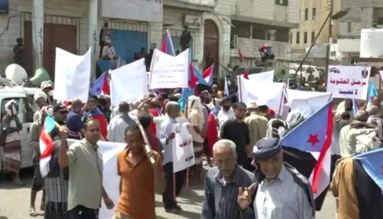 أمام المعاشيق… الجنوب يرفع صوته عاليًا: لا لحكومة تُفرض بالإكراه