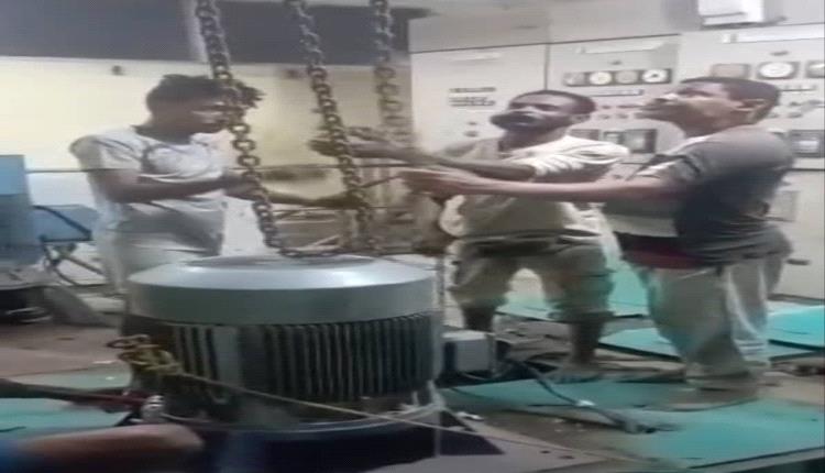 مؤسسة مياه عدن تواصل صيانة مضخة عمر المختار  وتؤكد الحاجة لإعادة تأهيل أربع مضخات رئيسية
