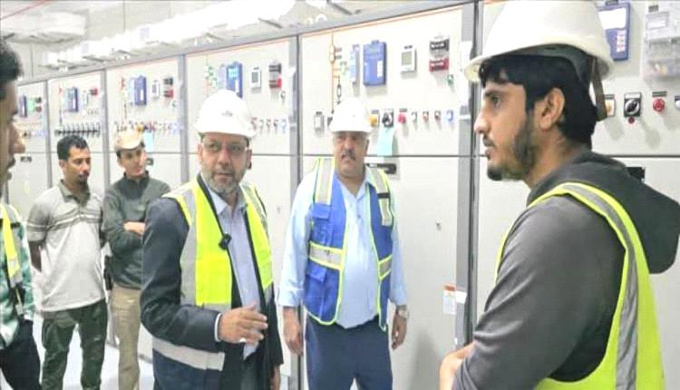 وزير الكهرباء يوجّه بمعالجة الأعطال الفنية في محطة الطاقة الشمسية