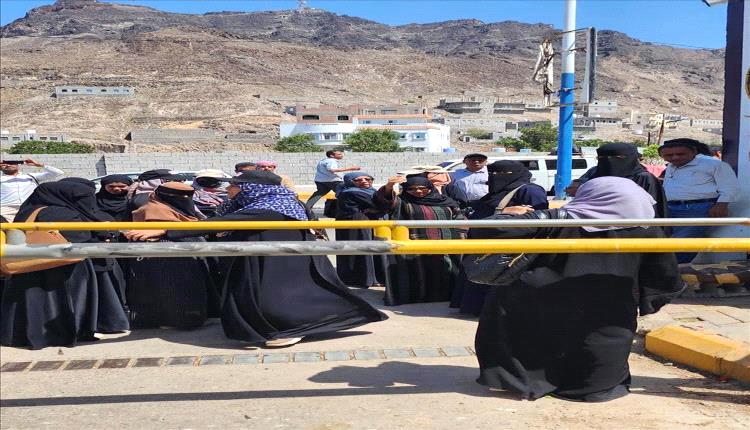 عدن.. قوات عسكرية تغلق مبنى الأمانة العامة للمجلس الانتقالي

