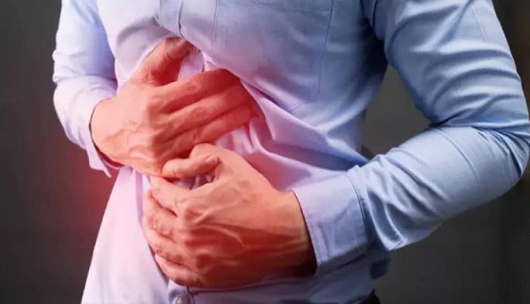 بين فخ الولائم وآلام المعدة.. روشتة الدكتور السنمي لصيام آمن يطرد الحرقة والانتفاخ