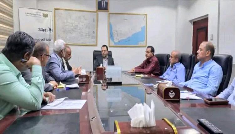 وزير الكهرباء يقر إعادة توزيع المهام وتوسعة المحطة الشمسية بعدن إلى 200 ميجاوات