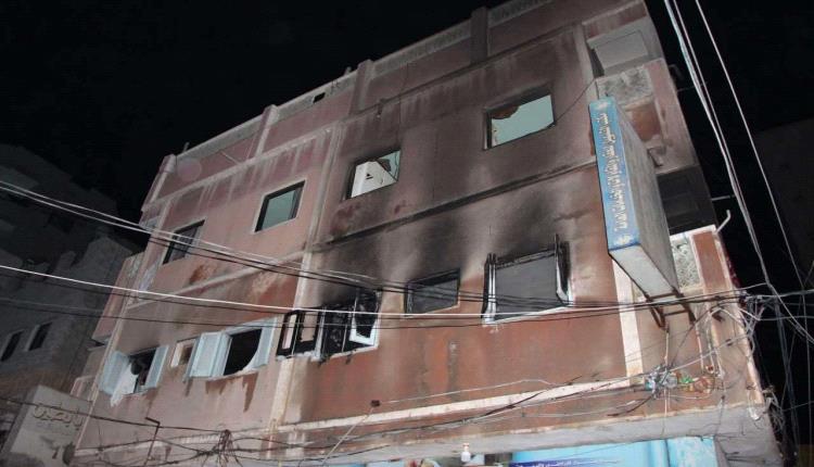 وكيل حضرموت يتفقد أضرار حريق منزل مدير تربية أرياف المكلا

