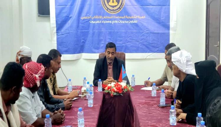 الهيئة التنفيذية المساعدة لانتقالي وادي وصحراء حضرموت تعقد اجتماعها الدوري لشهر فبراير وتدين إغلاق مقرات المجلس في عدن