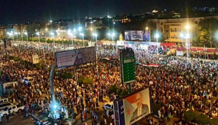 «لن ننكسر».. رسائل «صمود» من قلب مليونية عدن