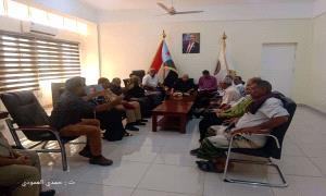 مجلس المستشارين يُشيد بمشاركة أبناء شعب الجنوب في الوقفة الاحتجاجية الرافضة لإغلاق مقر الجمعية الوطنية
