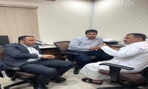 رئيس مصلحة الهجرة والجوازات يلتقي مدير عام شرطة شبوة ويشيد بفرع المصلحة بالمحافظة