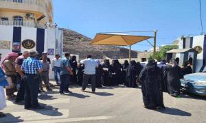 إغلاق مقرات الانتقالي يفجر موجة غضب واسعة في الجنوب