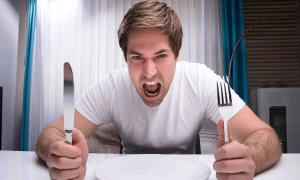 لماذا يتحول الجوع إلى غضب مفاجئ؟