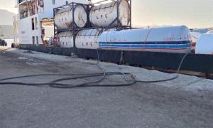 قواطر الغاز تمر على موانئ التصدير النفطي إلى ميناء نشطون التجاري … ماذا يحدث؟