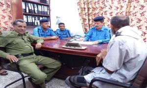 مدير شرطة السير بلحج يناقش مع نقابة النقل تنظيم حركة السير في مفرق الوهط – صبر