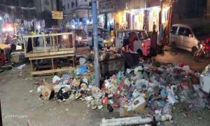 غضب شعبي في الشيخ عثمان بعد تكدّس القمامة ومطالبات بتدخل عاجل

