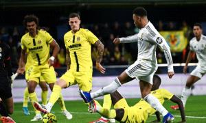 ريال مدريد يتخطى عقبة فالنسيا بثنائية