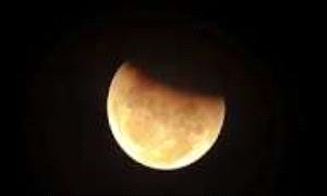 القمر يتقلص ببطء.. وخرائط جديدة تكشف آلاف الصدوع على سطحه
