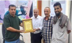 وفاءً لجهوده.. منتسبو مؤسسة حكومية يكرمون مديرهم العام تقديراً لاهتمامه الدائم بحقوق الموظفين